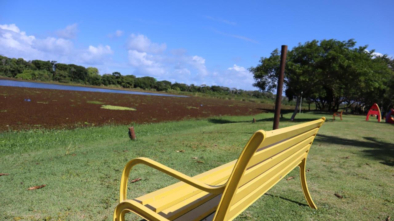 Apartamento Espetacular Na Melhor Praia Da Bahia, Guarajuba E Uma Das Unicas Praias Com Selo Azul Do Brasil -Luxo, Lazer, Diversao E Tranquilidade! Projetado Para Que Voce Tenha A Melhor Experiencia Em Hospedagem - Condominio Tipo Resort, O Mais Proc Camaçari المظهر الخارجي الصورة